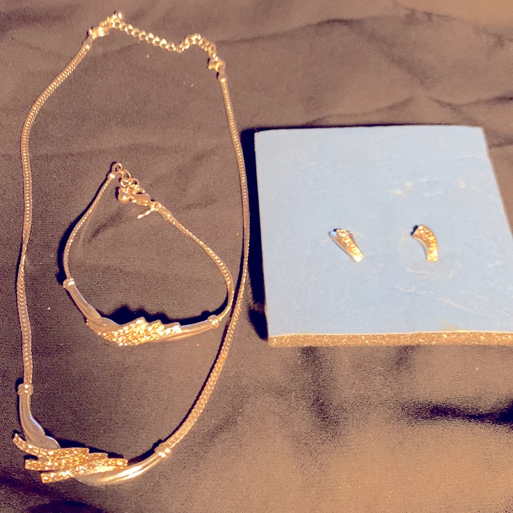 Necklace, bracelet & earring set